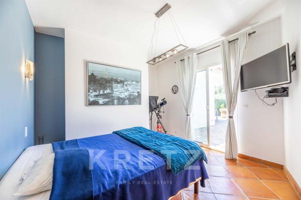 Villa d'Architecte de 235m2 situé dans un parc de 5000m2 avec Piscine