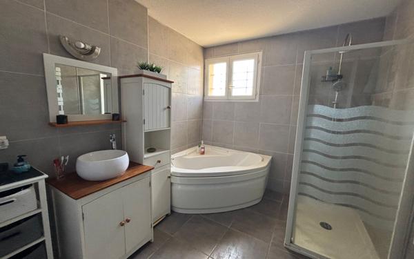 Maison à vendre    5 pièces •  Soues