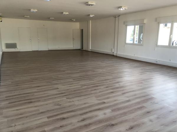 Local professionnel 125 m² + parking - St. Paul les Durance - Réf. 227