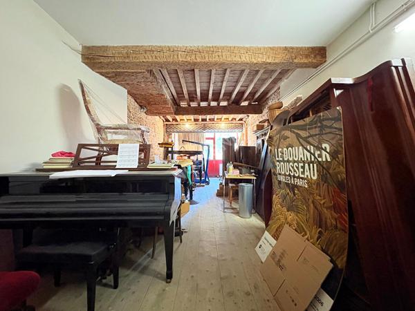 Charmante maison de ville en plein coeur de Saint Amour et son atelier conséquent