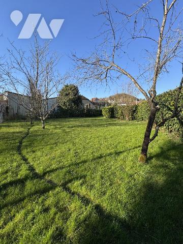 Maison plain-pied 3 chambres, un garage, 16 ares de terrain + combles aménageables