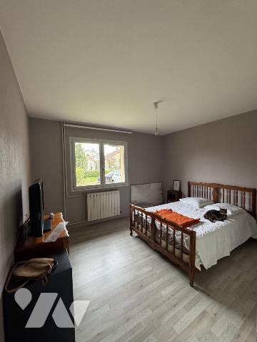 Maison plain-pied 3 chambres, un garage, 16 ares de terrain + combles aménageables