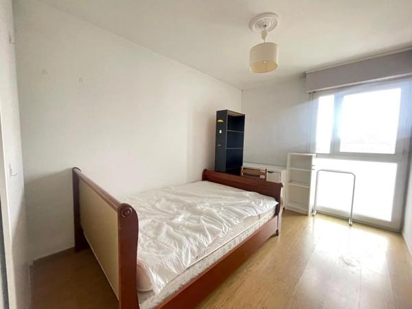 Location                                                      Appartement
                        
                     5 pièces                      91 m2                     à Pessac