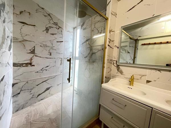 Location                                                      Appartement
                        
                     5 pièces                      91 m2                     à Pessac