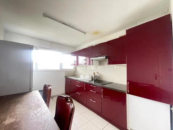 Location                                                      Appartement
                        
                     5 pièces                      91 m2                     à Pessac