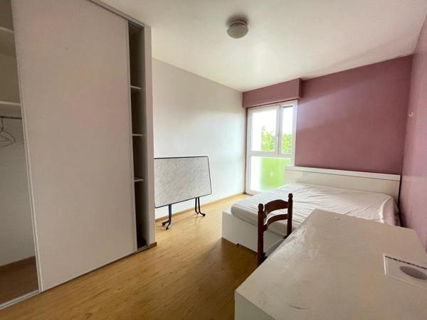 Location                                                      Appartement
                        
                     5 pièces                      91 m2                     à Pessac
