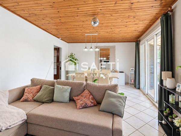 Maison avec jardin, terrasse couverte et annexes