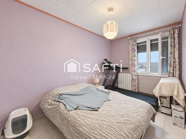 Maison avec jardin, terrasse couverte et annexes