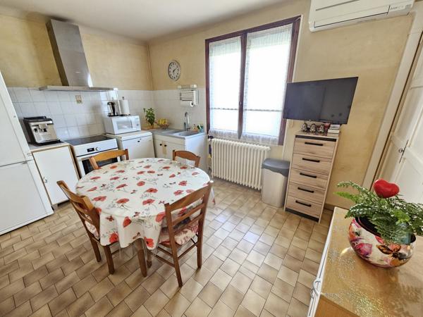 Maison
         6 pièces
        - 100 m² 400 000 € *