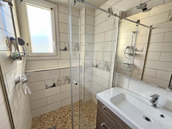 Maison
         6 pièces
        - 100 m² 400 000 € *