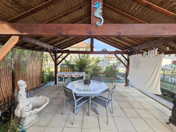 Maison
         6 pièces
        - 100 m² 400 000 € *