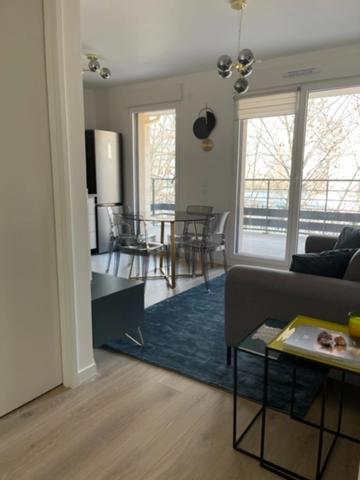 CLICHY 92 quartier des Bateliers, location meublée d'un appartement 2 pièces avec terrasse