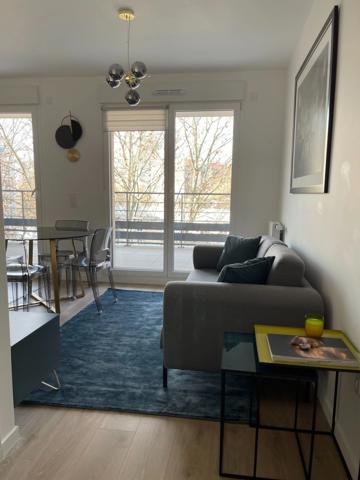 CLICHY 92 quartier des Bateliers, location meublée d'un appartement 2 pièces avec terrasse