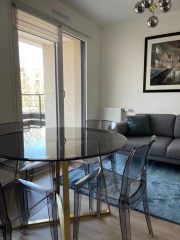 CLICHY 92 quartier des Bateliers, location meublée d'un appartement 2 pièces avec terrasse
