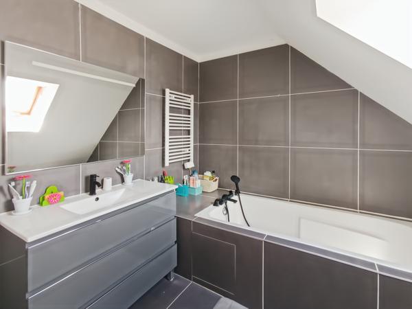 Maison
         7 pièces
        - 158 m² Bien prestige 447 000 € *