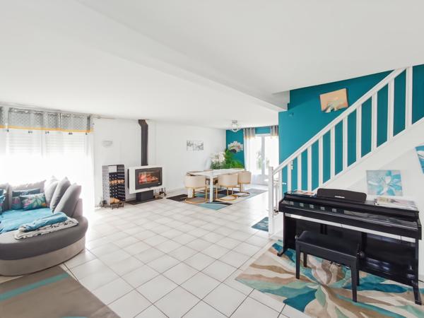 Maison
         7 pièces
        - 158 m² Bien prestige 447 000 € *