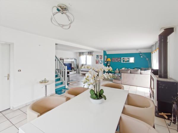 Maison
         7 pièces
        - 158 m² Bien prestige 447 000 € *