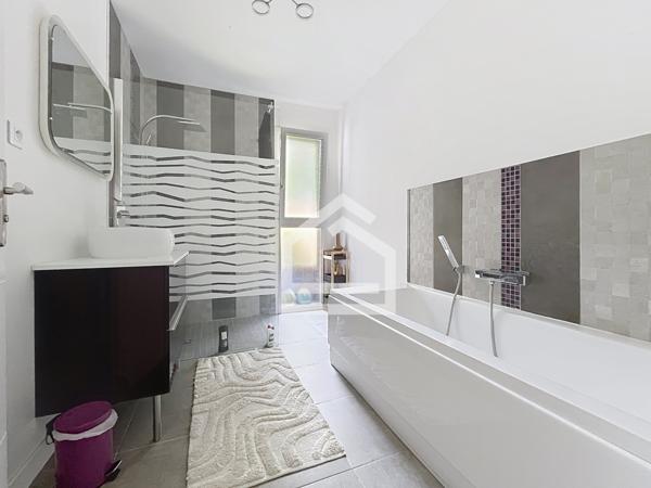 Maison 4 pièce(s) 3 chambre(s) 128 m²