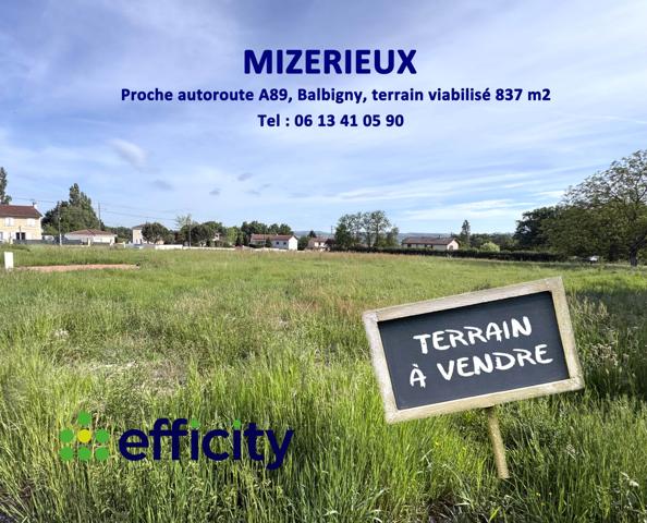 Terrain
        
        - 837 m²