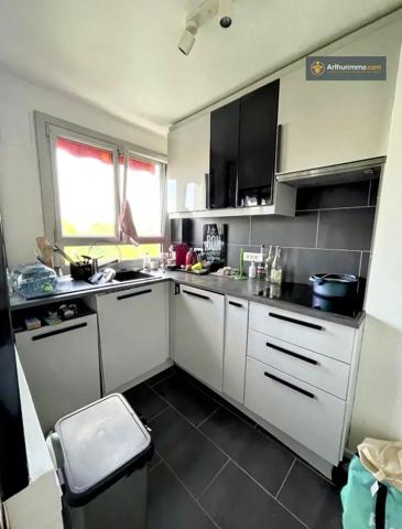 Vente                                                      Appartement
                        
                     4 pièces                      65 m2                     à Rueil-Malmaison