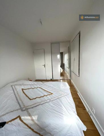 Vente                                                      Appartement
                        
                     4 pièces                      65 m2                     à Rueil-Malmaison