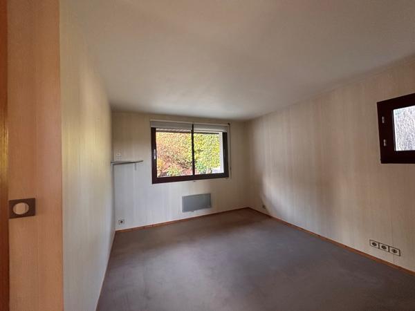 Quimper Kerfeunteun. Vaste Maison D’Architecte de 175 m² avec 5 Chambres & Jardin Clos.