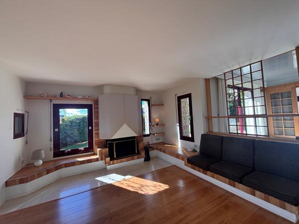 Quimper Kerfeunteun. Vaste Maison D’Architecte de 175 m² avec 5 Chambres & Jardin Clos.