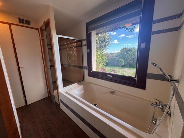 Quimper Kerfeunteun. Vaste Maison D’Architecte de 175 m² avec 5 Chambres & Jardin Clos.