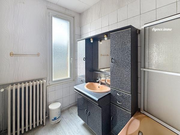 À vendre - Maison individuelle, 4 pièces située à Tours (37000)