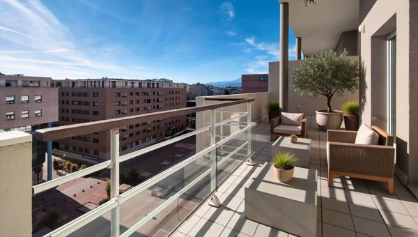 Espace Méditerranée Perpignan -- Appartement  110 m2 avec terrasse  -- Dernier étage avec ascenseur