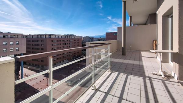 Espace Méditerranée Perpignan -- Appartement  110 m2 avec terrasse  -- Dernier étage avec ascenseur