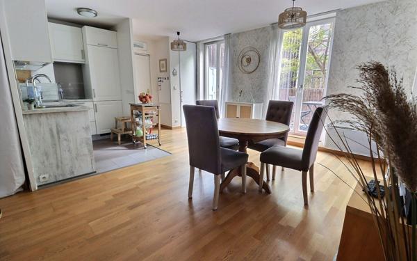 Appartement à vendre    3 pièces • 65 m2 Romainville