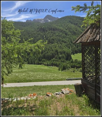 Terrain à bâtir à Molines-en-Queyras (05) – 1 186 m² avec vue dominante