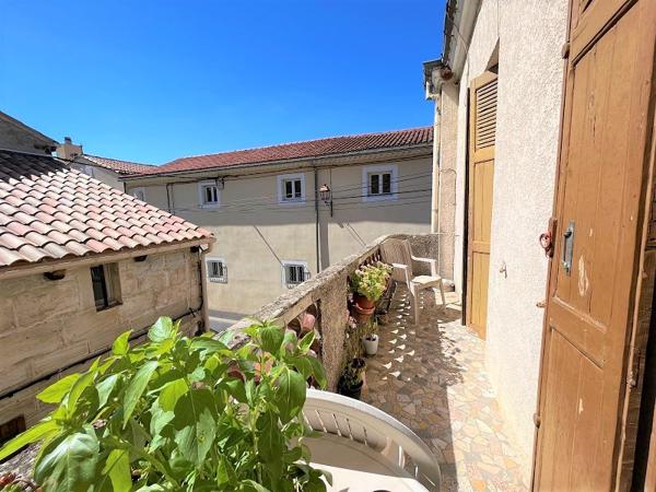 Maison
         3 pièces
        - 70 m² 219 000 € *