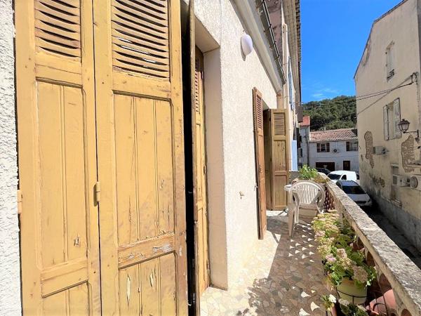 Maison
         3 pièces
        - 70 m² 219 000 € *