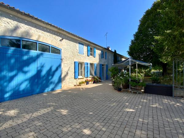 Maison charentaise avec gîte