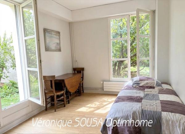 SAINT-GERMAIN-EN-LAYE – UN APPARTEMENT AU CALME, À DEUX PAS DE LA PLACE DU MARCHE