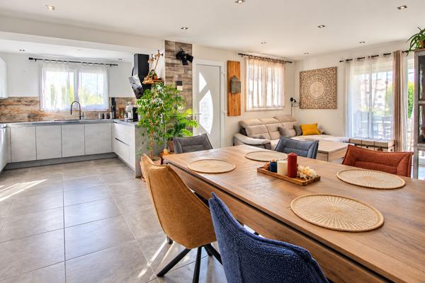 MARIGNANE - MAISON DE 101M² AVEC T2 INDÉPENDANT DE 35M2 LOUÉ, JARDIN, CUISINE D'ÉTÉ ET GARAGE !