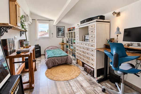MARIGNANE - MAISON DE 101M² AVEC T2 INDÉPENDANT DE 35M2 LOUÉ, JARDIN, CUISINE D'ÉTÉ ET GARAGE !