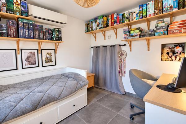 MARIGNANE - MAISON DE 101M² AVEC T2 INDÉPENDANT DE 35M2 LOUÉ, JARDIN, CUISINE D'ÉTÉ ET GARAGE !