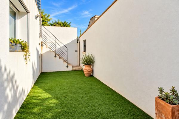 MARIGNANE - MAISON DE 101M² AVEC T2 INDÉPENDANT DE 35M2 LOUÉ, JARDIN, CUISINE D'ÉTÉ ET GARAGE !