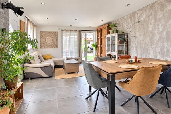 MARIGNANE - MAISON DE 101M² AVEC T2 INDÉPENDANT DE 35M2 LOUÉ, JARDIN, CUISINE D'ÉTÉ ET GARAGE !