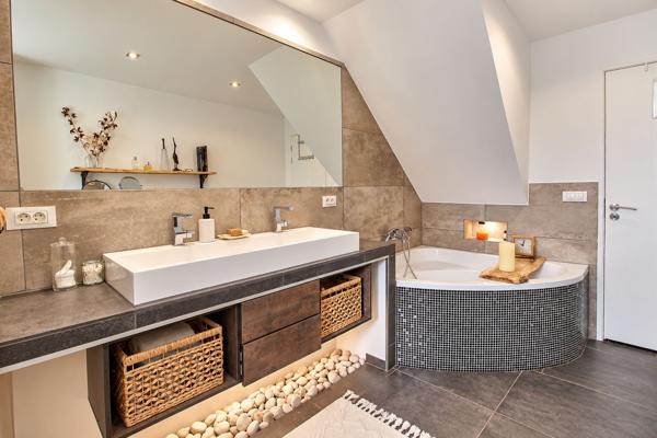 MARIGNANE - MAISON DE 101M² AVEC T2 INDÉPENDANT DE 35M2 LOUÉ, JARDIN, CUISINE D'ÉTÉ ET GARAGE !