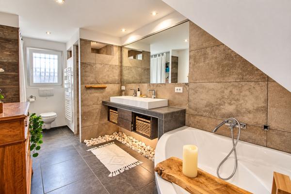 MARIGNANE - MAISON DE 101M² AVEC T2 INDÉPENDANT DE 35M2 LOUÉ, JARDIN, CUISINE D'ÉTÉ ET GARAGE !