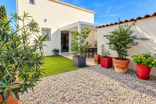 MARIGNANE - MAISON DE 101M² AVEC T2 INDÉPENDANT DE 35M2 LOUÉ, JARDIN, CUISINE D'ÉTÉ ET GARAGE !