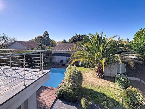 Maison sans vis-à-vis, garage et piscine – Eysines