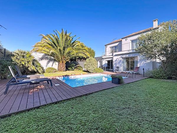 Maison sans vis-à-vis, garage et piscine – Eysines