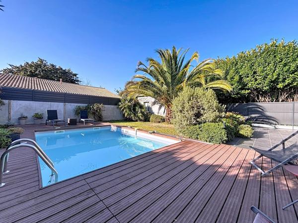 Maison sans vis-à-vis, garage et piscine – Eysines