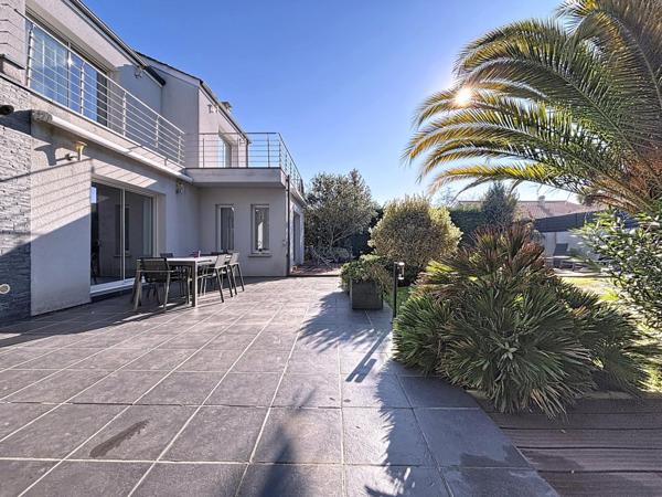 Maison sans vis-à-vis, garage et piscine – Eysines