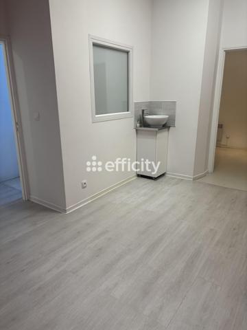 Local Commercial
         5 pièces
        - 90 m² 430 000 € *